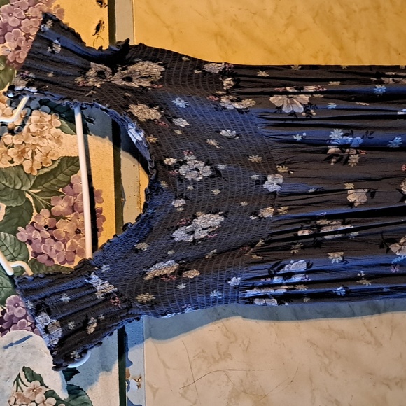 Dress - Picture 3 of 4